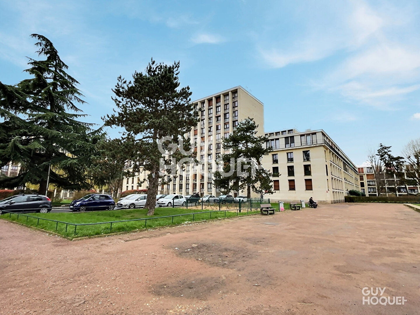 3 PIÈCES LUMINEUX EN TRÈS BON ÉTAT