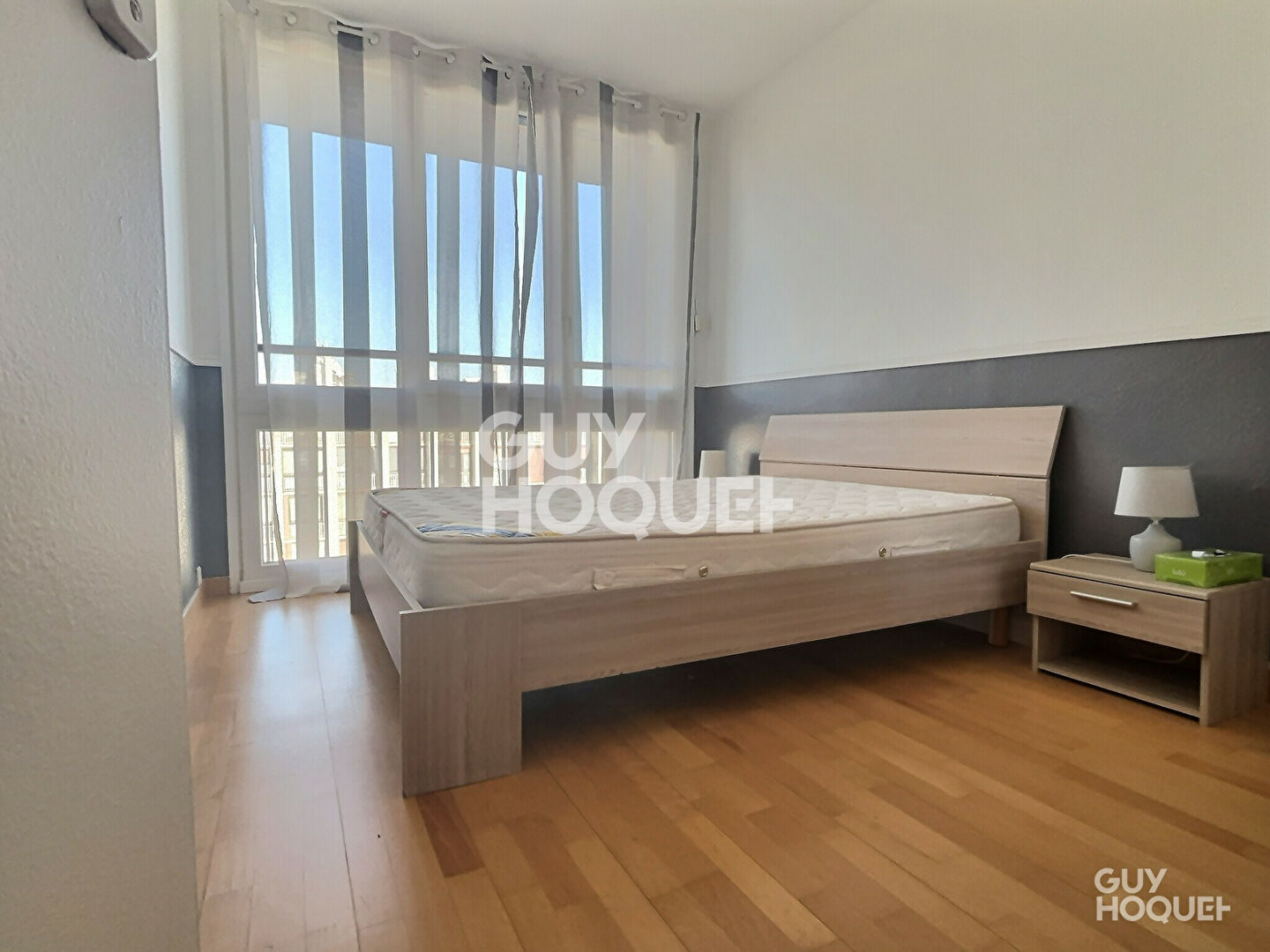 À LOUER ? BEAU TROIS PIÈCES MEUBLÉ AU DERNIER ÉTAGE