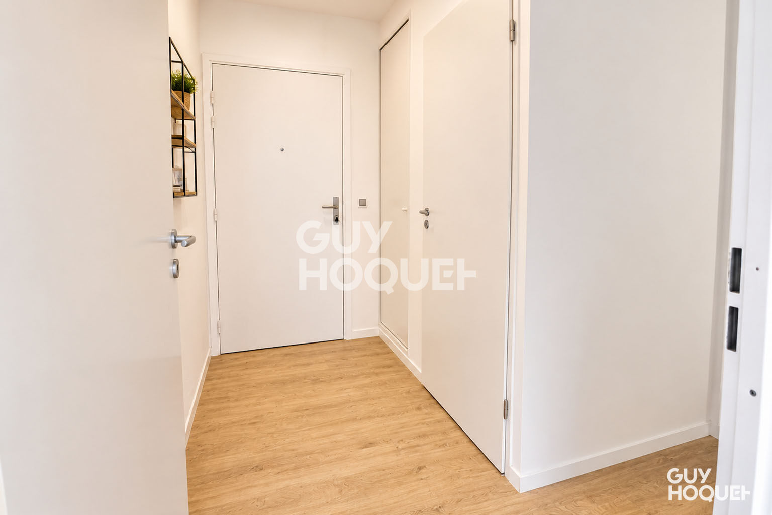 TRÈS BEAU 4 PIÈCES + GRAND BALCON + PARKING