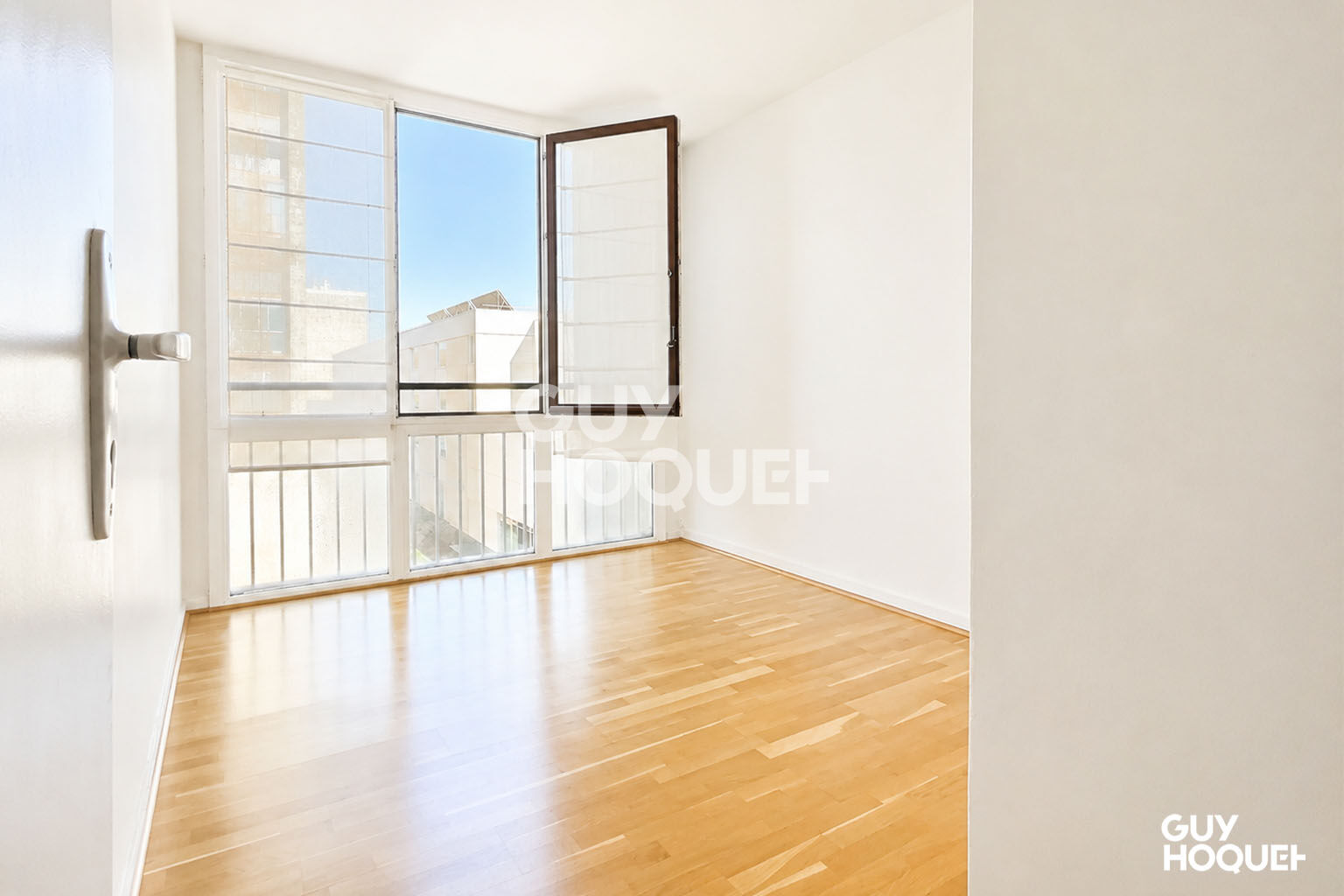 APPARTEMENT TRAVERSANT DE 85 m² + BALCON