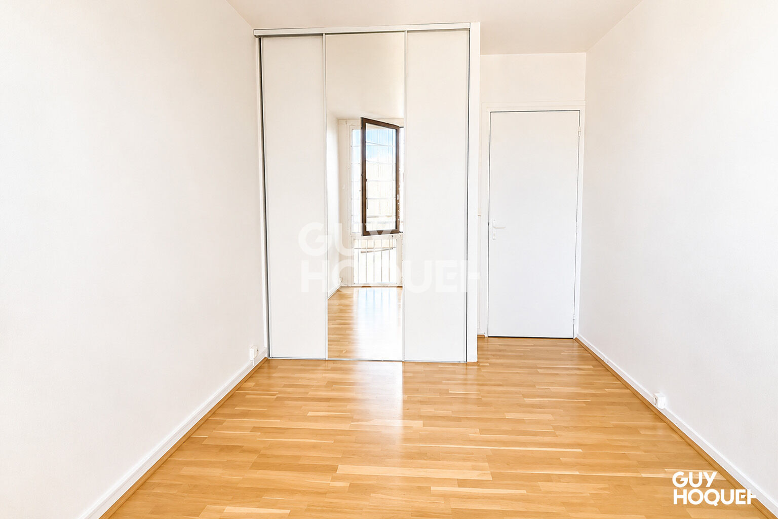 APPARTEMENT TRAVERSANT DE 85 m² + BALCON