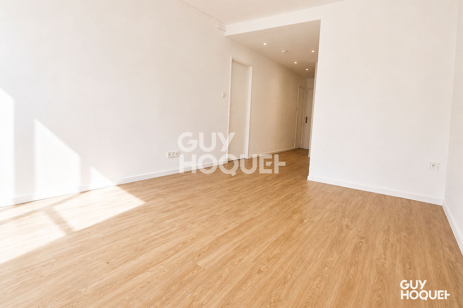 3 PIÈCES 56 m² - TRAVERSANT PLEIN SUD