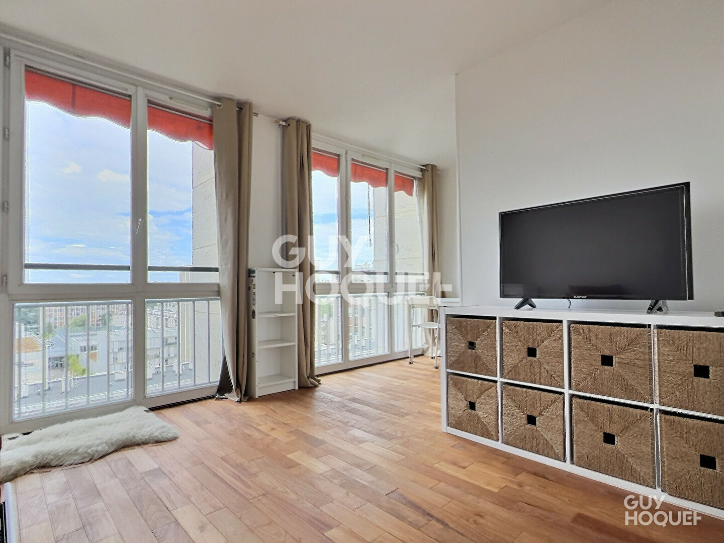 CHARMANT STUDIO MEUBLÉ