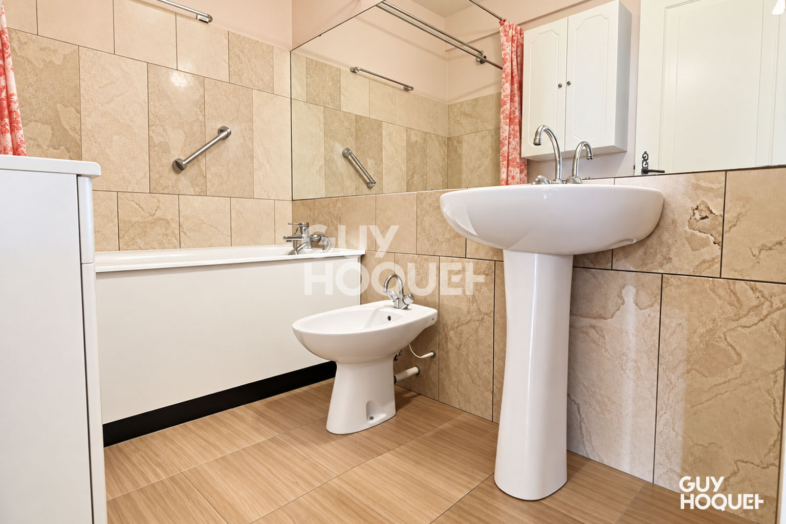 3/4 PIÈCES 72 m² TRAVERSANT AVEC BALCON