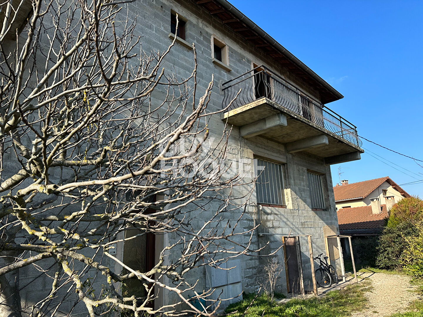 MAISON 4 pièces (101 m²) et Entrepôt (107m²) à LA VERPILLIERE