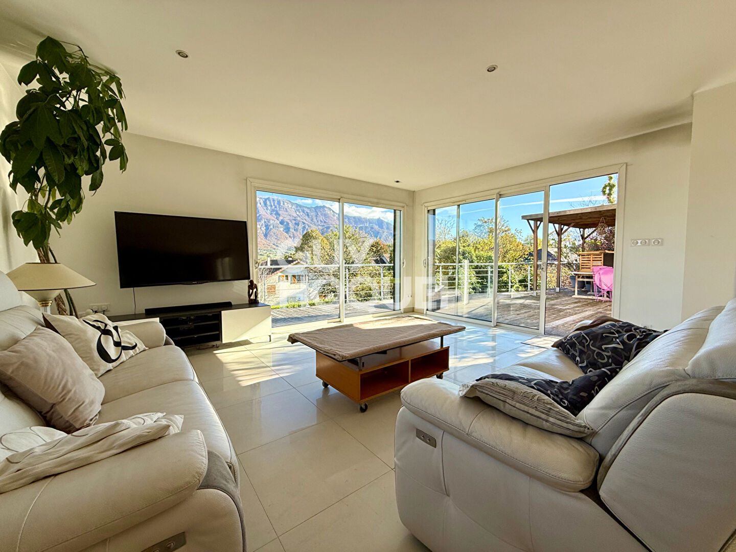 Maison Tresserve 5 pièce(s) 195 m2