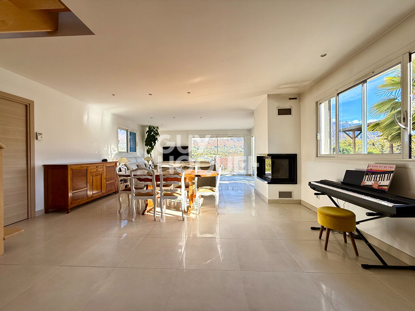 Maison Tresserve 5 pièce(s) 195 m2