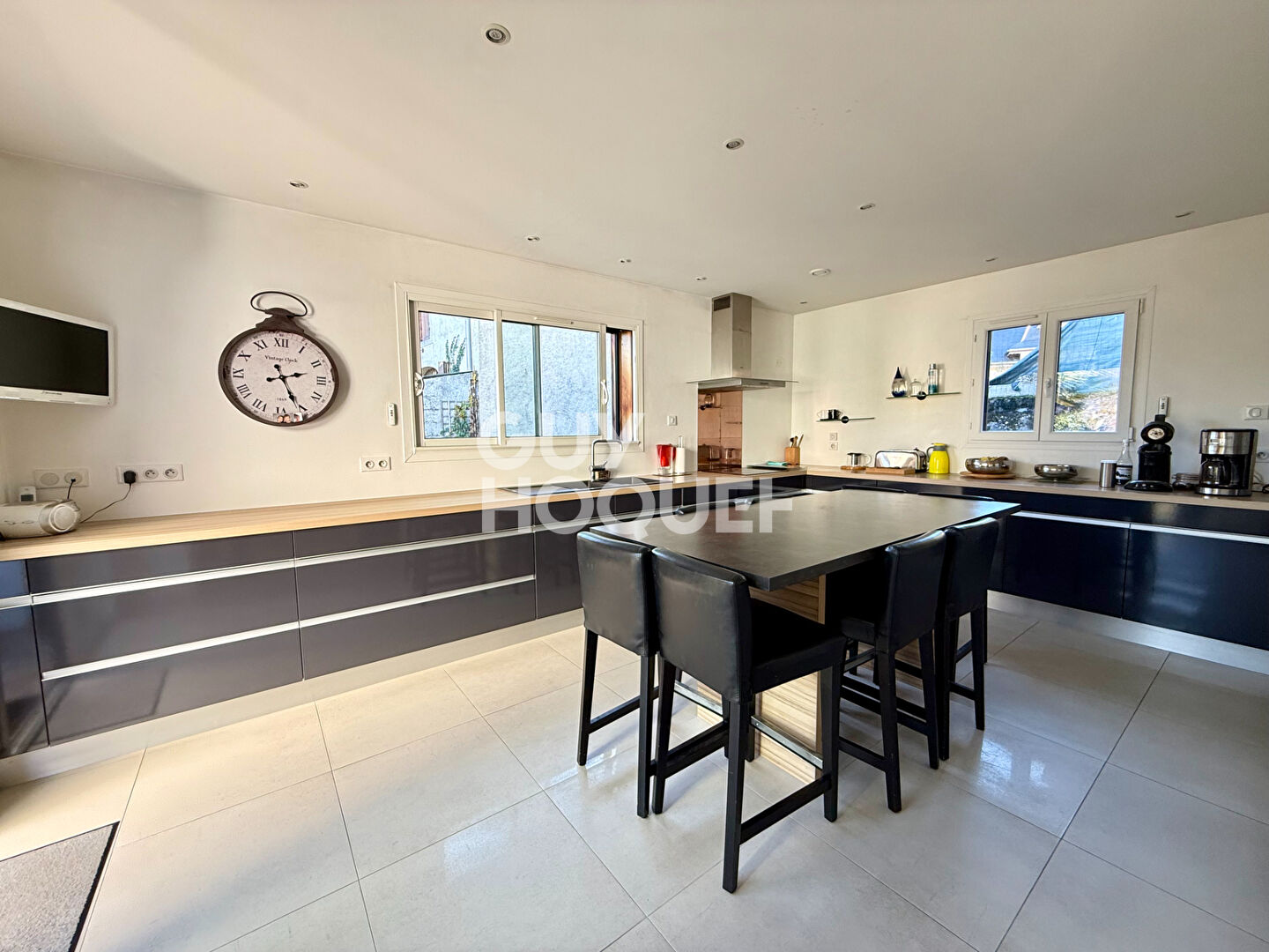 Maison Tresserve 5 pièce(s) 195 m2