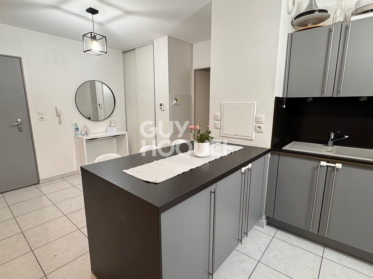 Appartement T3 , 70 m² , Plein centre de Vénissieux , Balcon, Résidence 2013