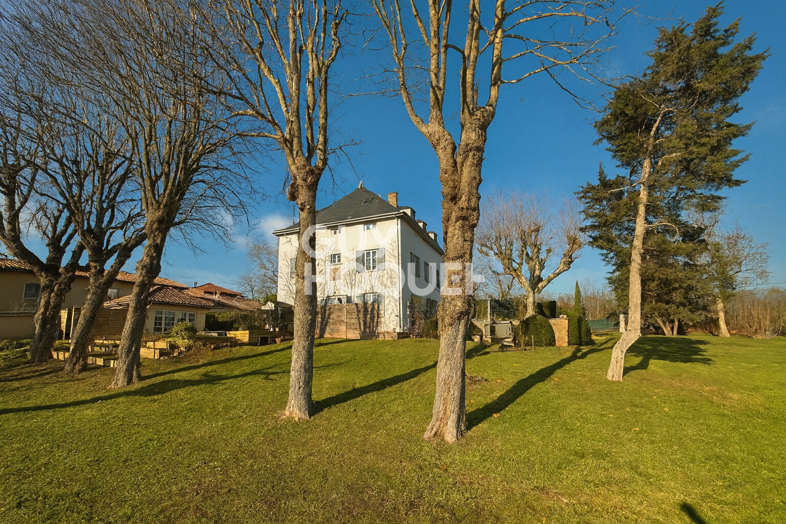 APPARTEMENT DE CHARME . DERNIER ÉTAGE  . RÉSIDENCE BOURGEOISE AU CALME ABSOLU . TASSIN-LA-DEMI-LUNE
