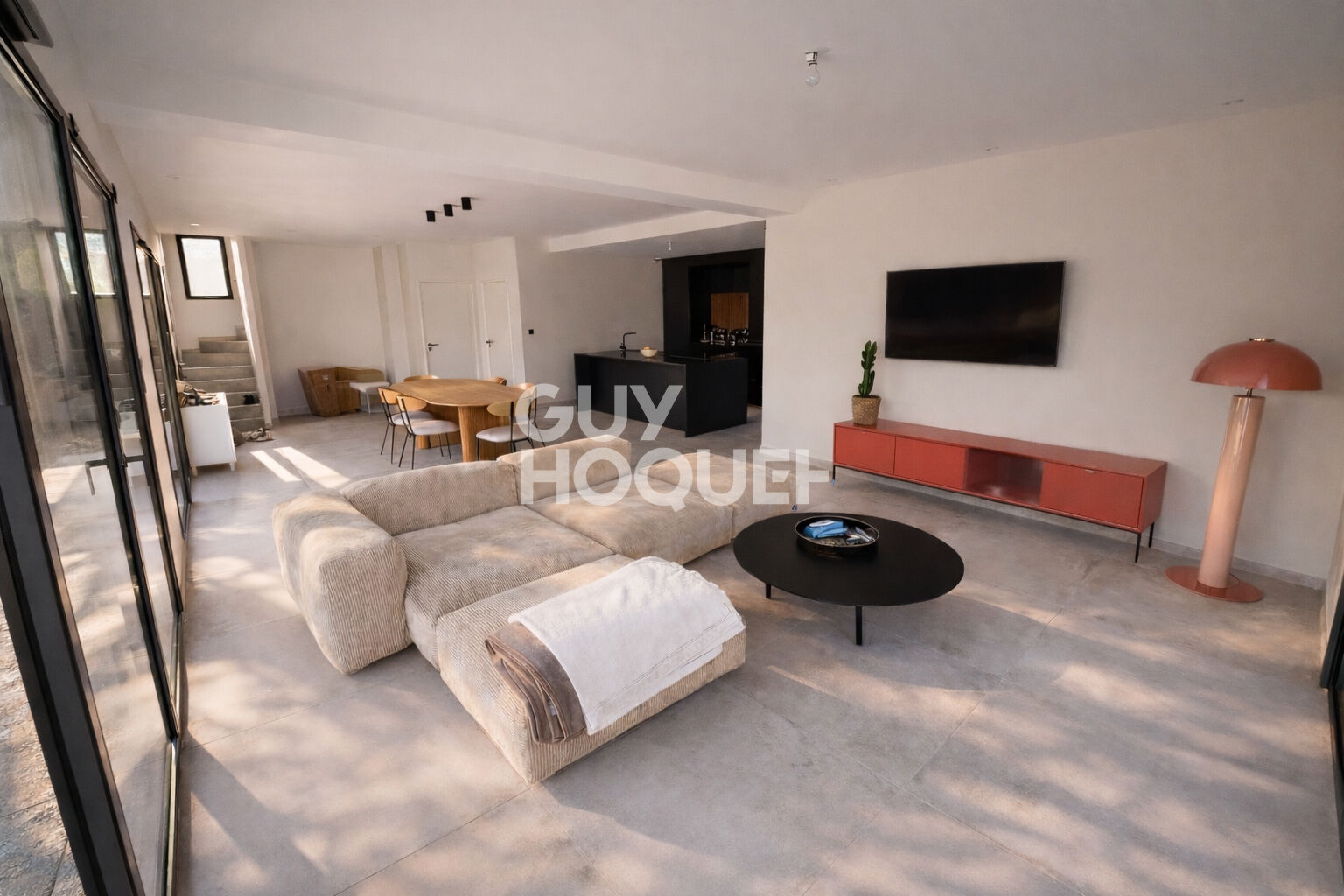 Maison contemporaine récente ? centre de Chazay-d'Azergues