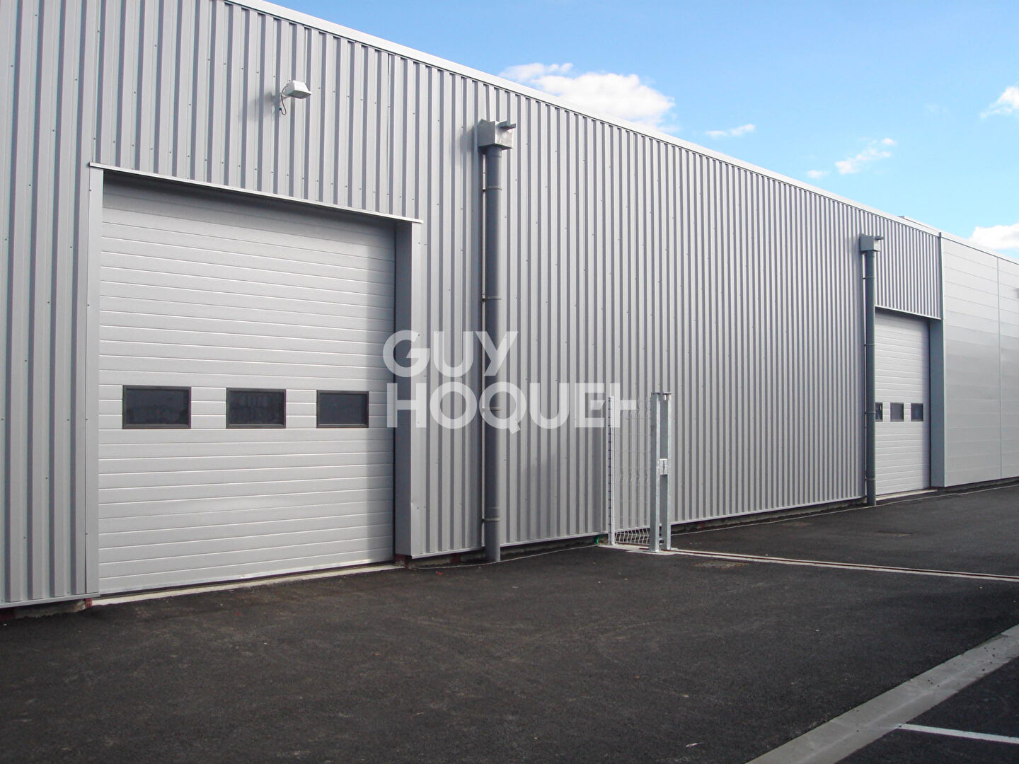 LOCAUX A LOUER 200 m2 /300 m2
