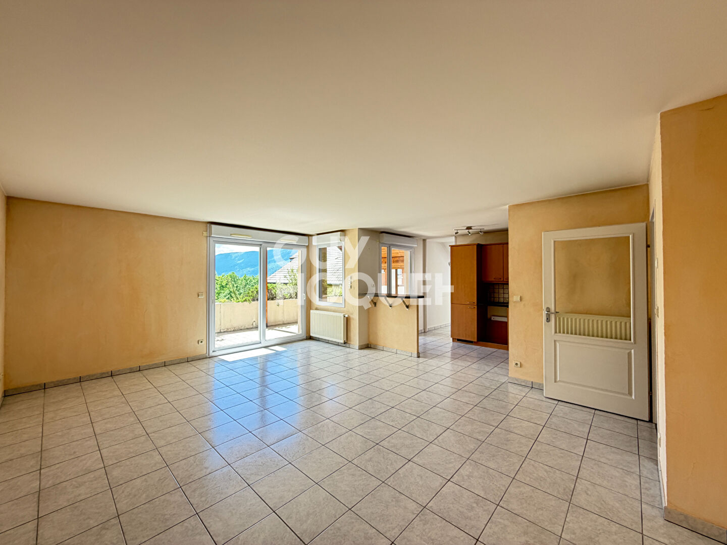 GRÉSY-SUR-AIX ? Grand T3 lumineux en dernier étage avec terrasse de 25 m² et garage