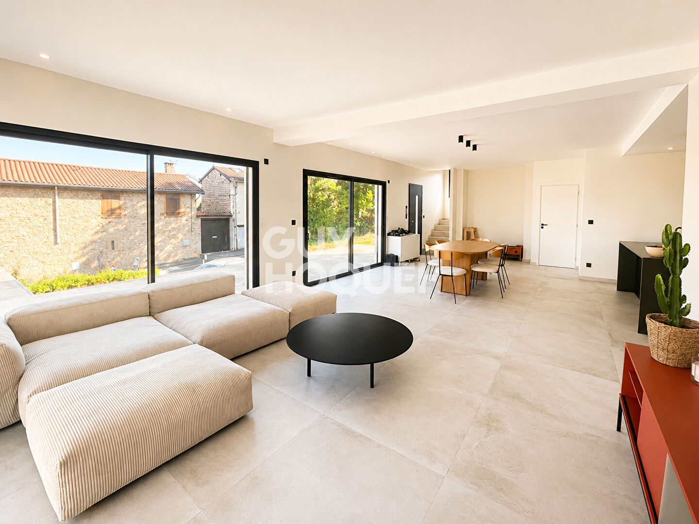 Maison de 2022-150 m² - 4 chambres - Piscine