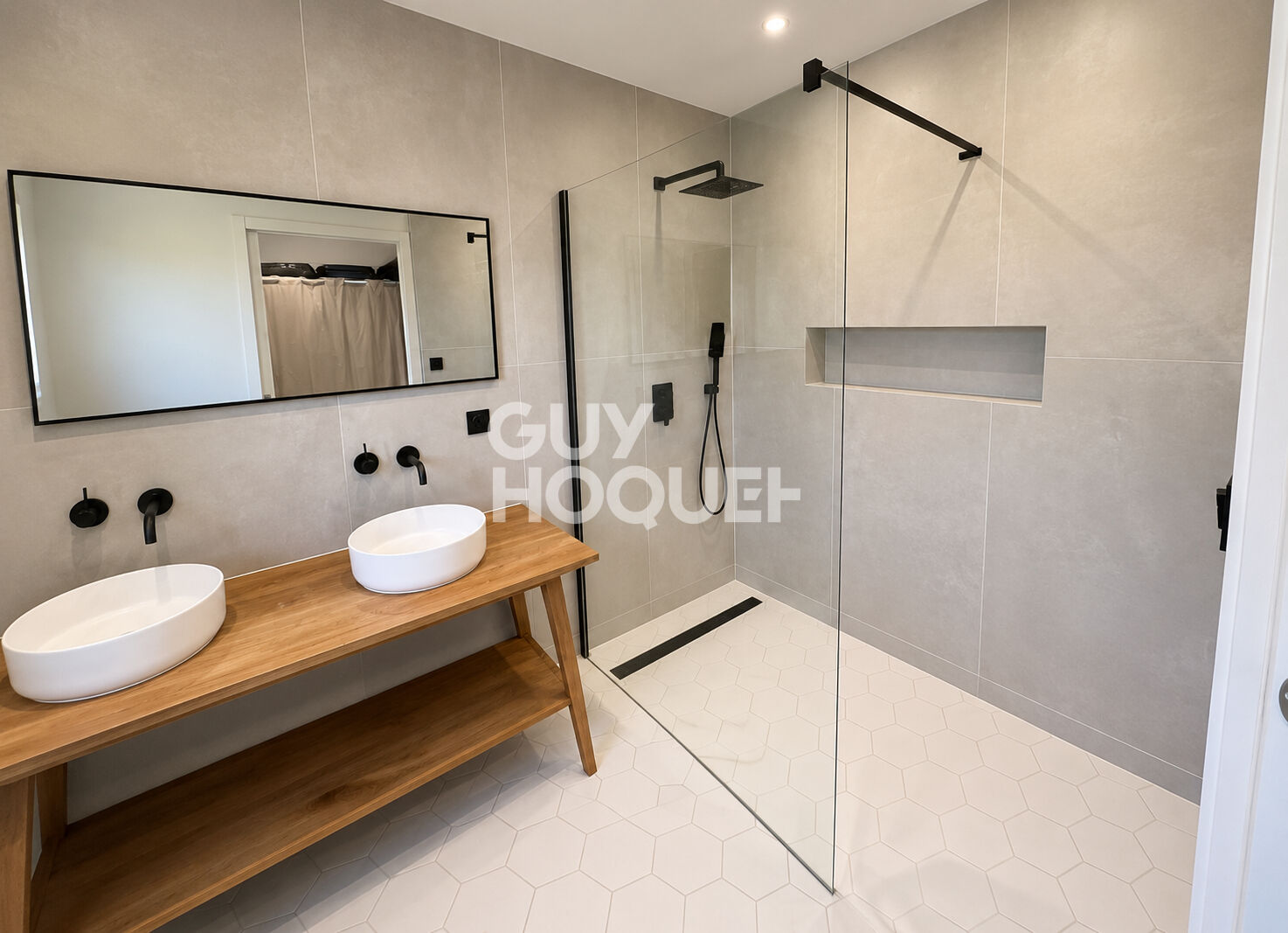 Maison de 2022-150 m² - 4 chambres - Piscine