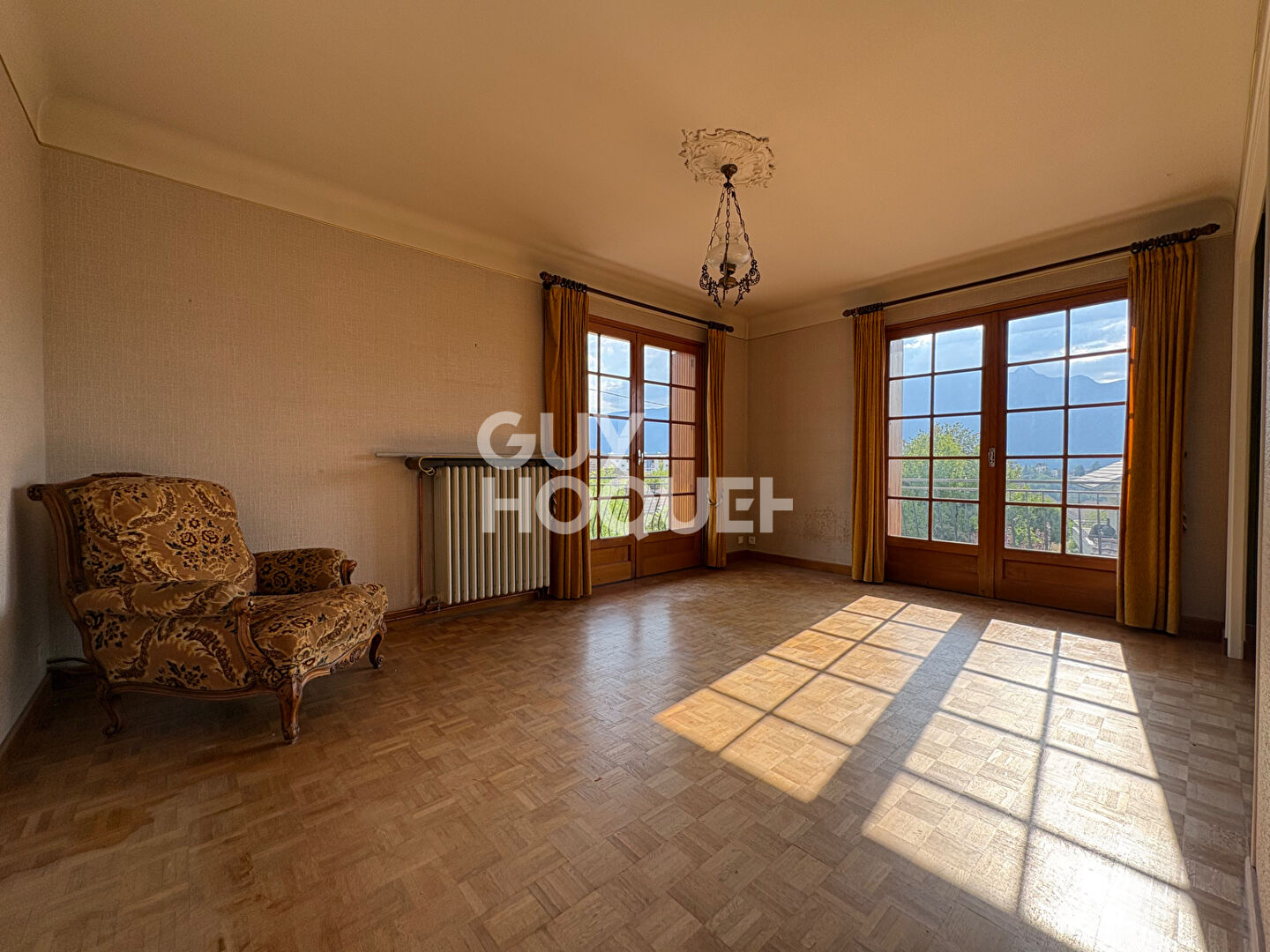 Maison des années 70 avec fort potentiel de rénovation sur un terrain de 1 006 m²