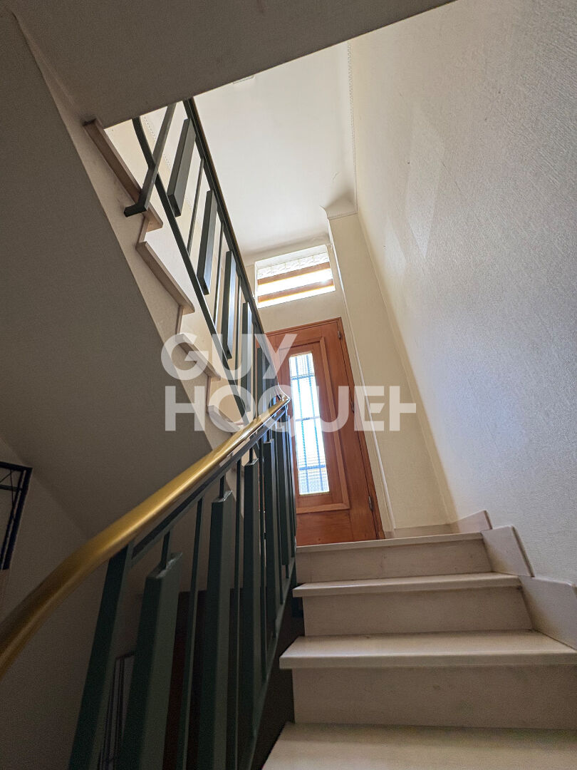 Maison des années 70 avec fort potentiel de rénovation sur un terrain de 1 006 m²