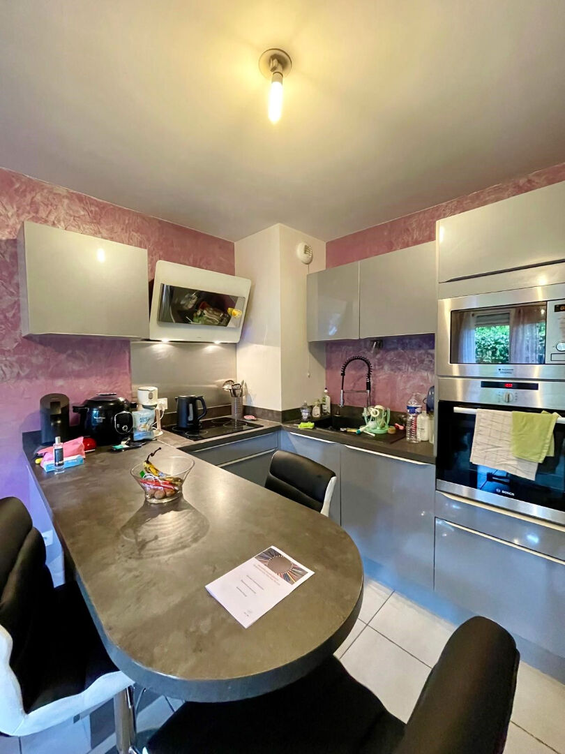 DECINES CHARPIEU : appartement 3 pièces (54 m²) à vendre avec garage