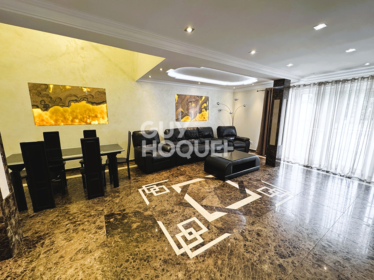 Maison spacieuse à vendre à Décines-Charpieu - 5 chambres et piscine !