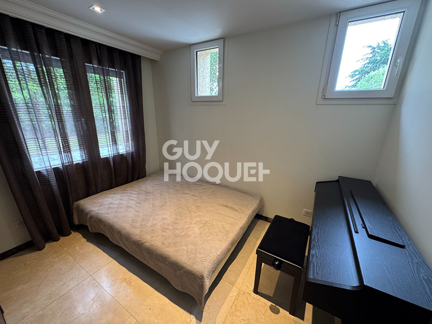 Maison spacieuse à vendre à Décines-Charpieu - 5 chambres et piscine !