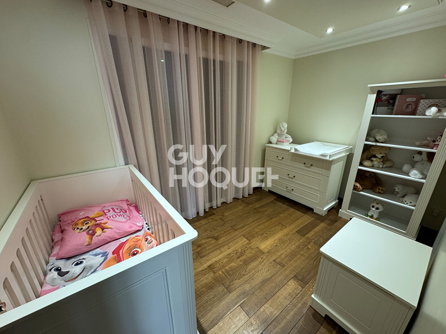 Maison spacieuse à vendre à Décines-Charpieu - 5 chambres et piscine !