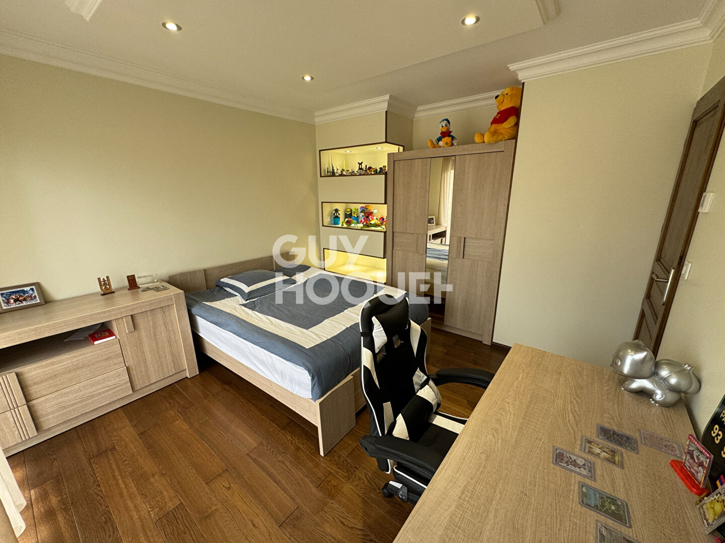 Maison spacieuse à vendre à Décines-Charpieu - 5 chambres et piscine !