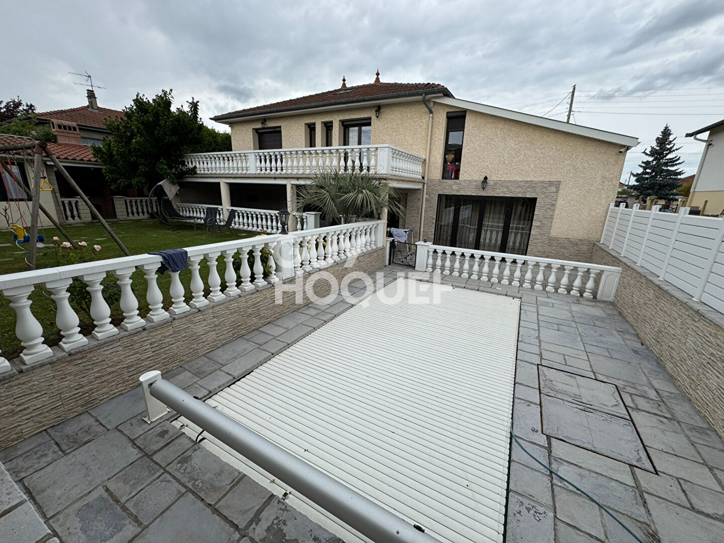 Maison spacieuse à vendre à Décines-Charpieu - 5 chambres et piscine !