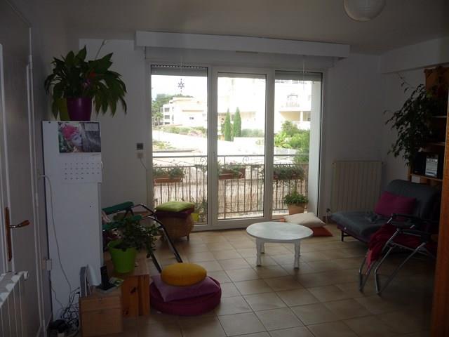 MEZE PORT. Appartement 3 pièces de 70 m²  avec cave privative.