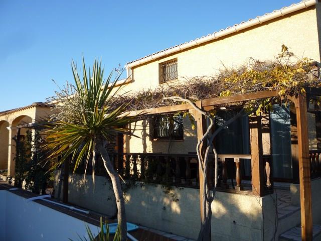 Maison de plain-pied 3 chambres, piscine, quartier recherché