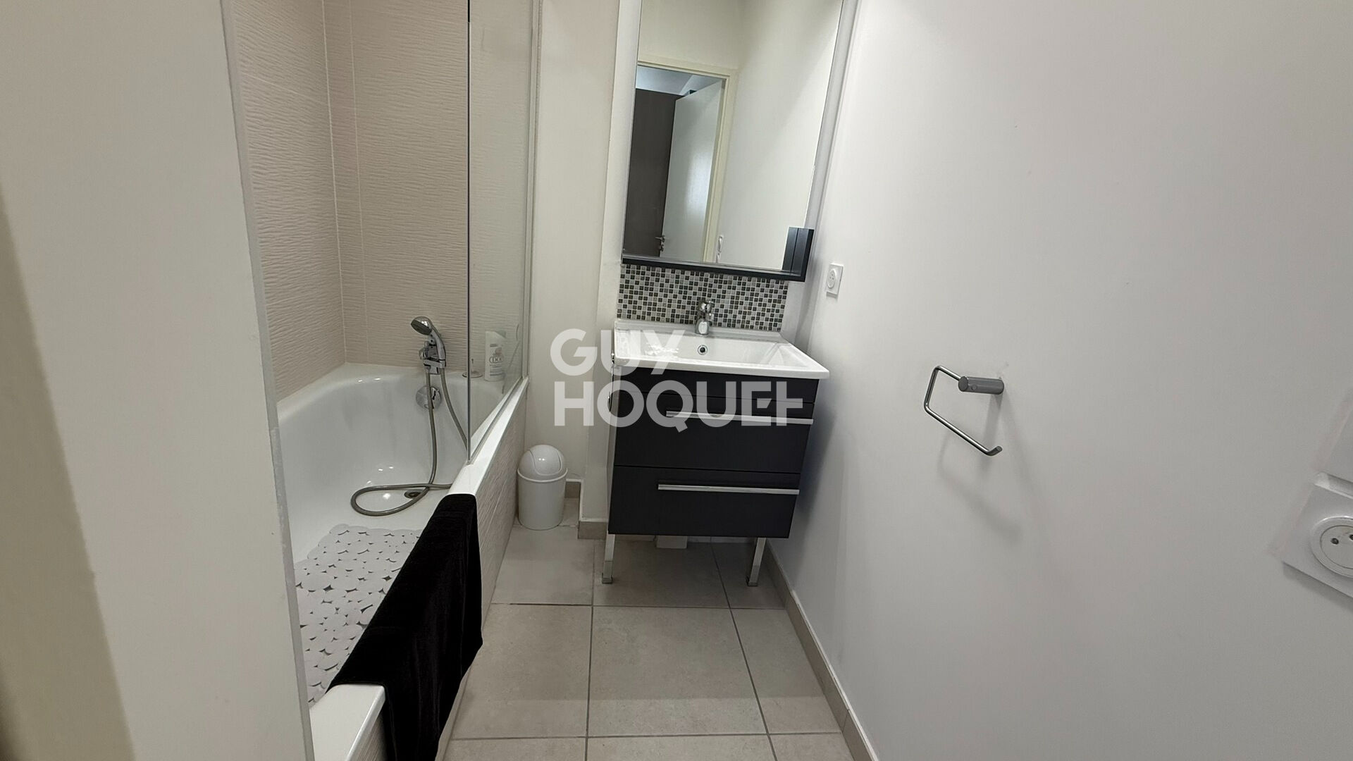 Appartement Mèze T4 meublé 76.36 m2 avec jardin et parking