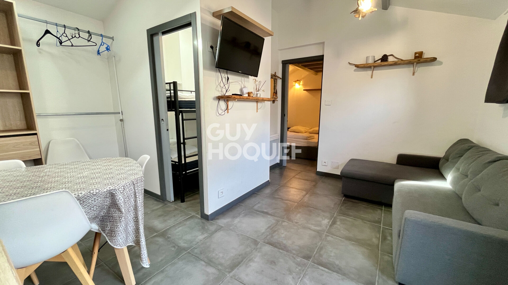 Appartement à 200 m² des plages avvec terrasse.