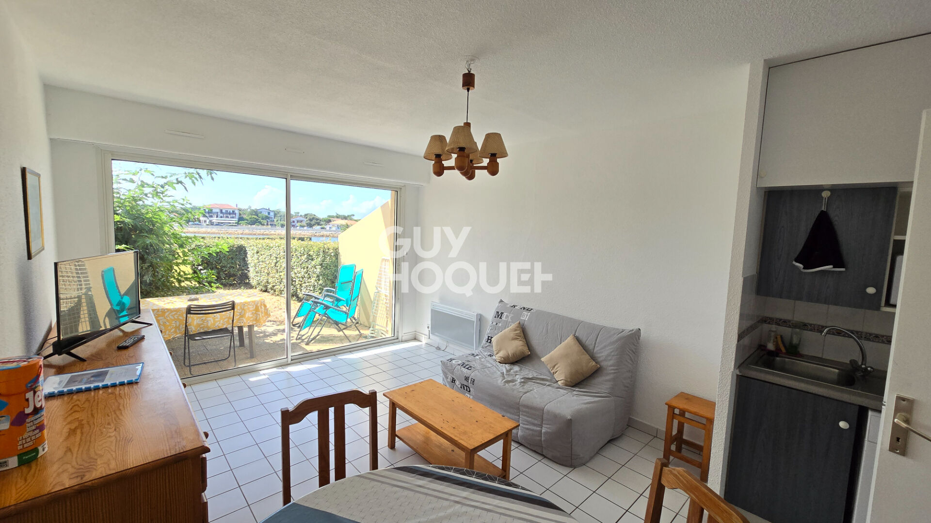 Studio avec vue imprenable sur le courant