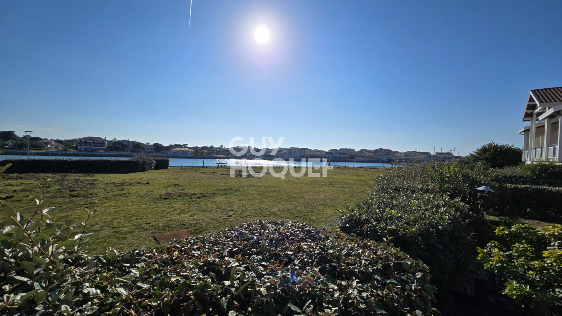 Studio avec vue imprenable sur le courant