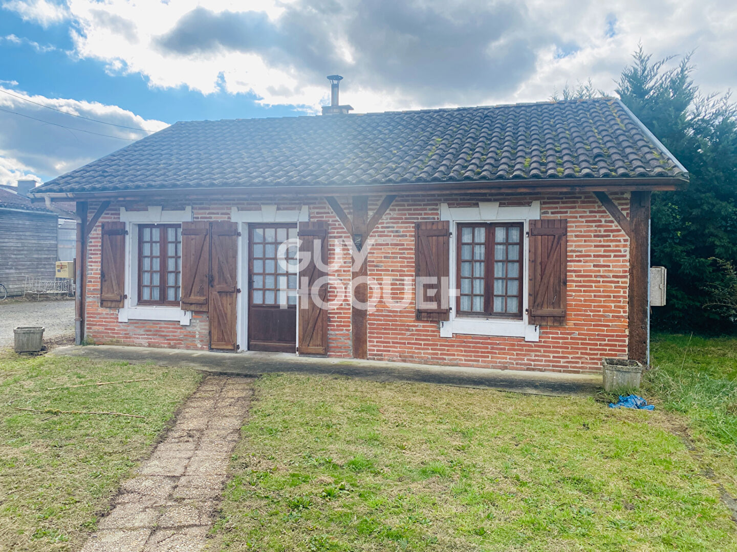 Maison traditionnelle 2 chambres à Mezos sur un terrain de 553 m2