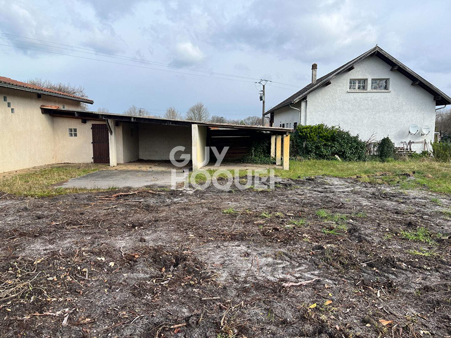 Abri voiture à réhabiliter sur terrain de 612 m²