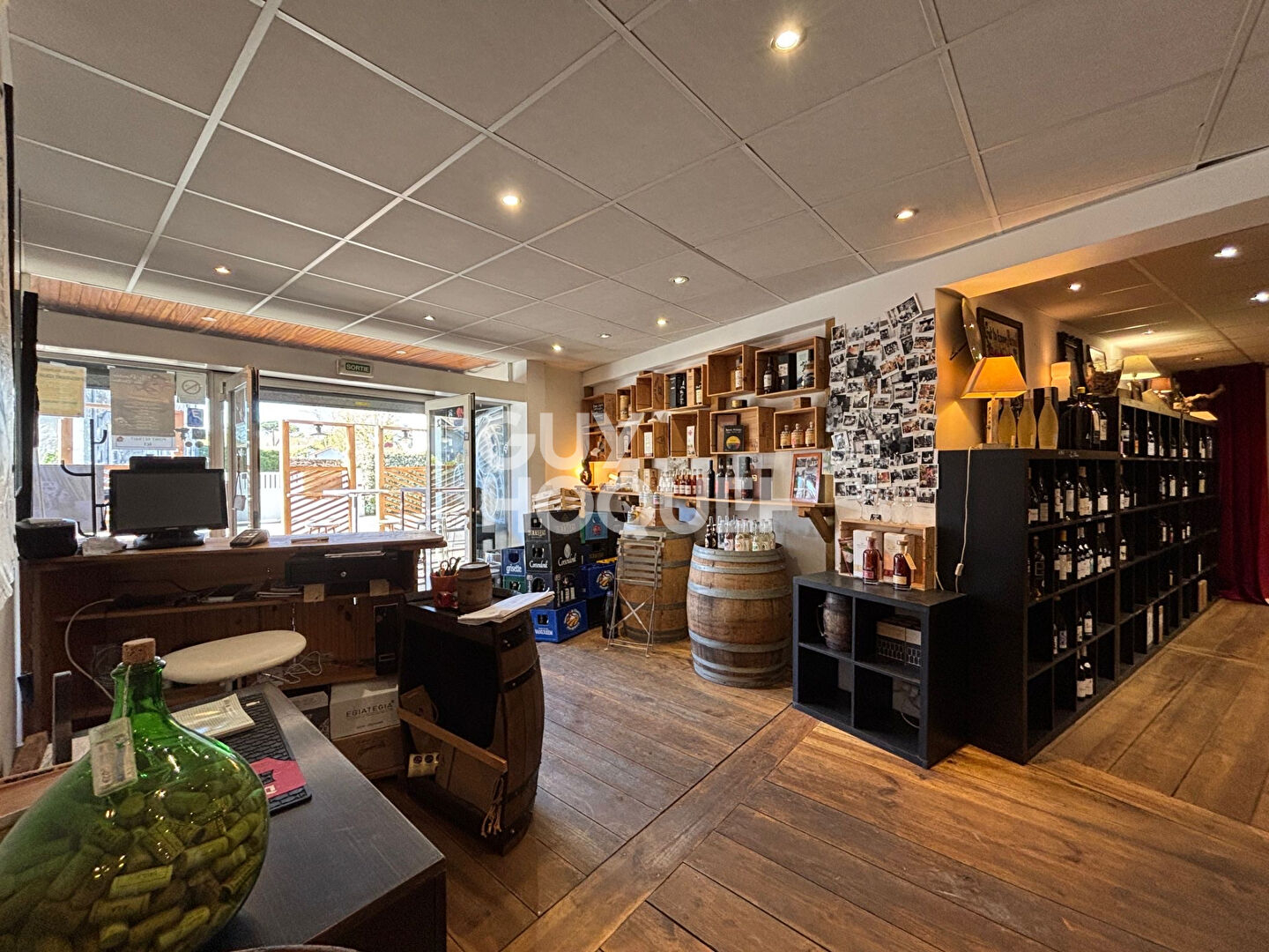 Murs commerciaux dans le centre de Lit et Mixe