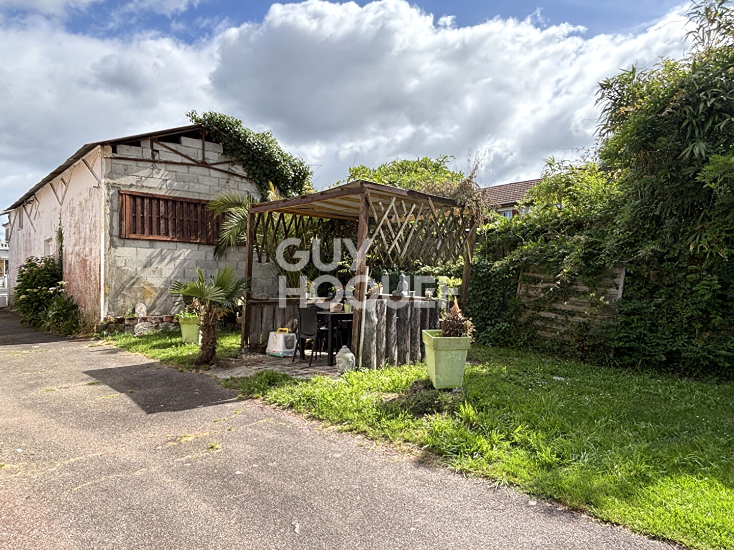 Ensemble immobilier Saint Julien en Born