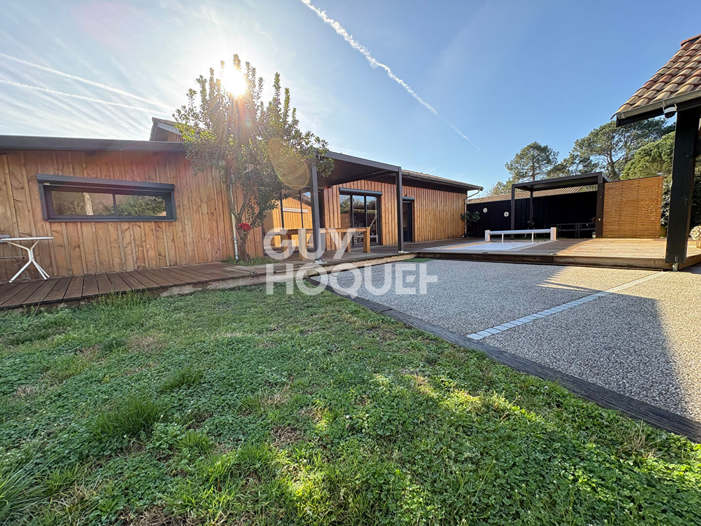 Ensemble de 2 maisons avec piscine en bordure de foret