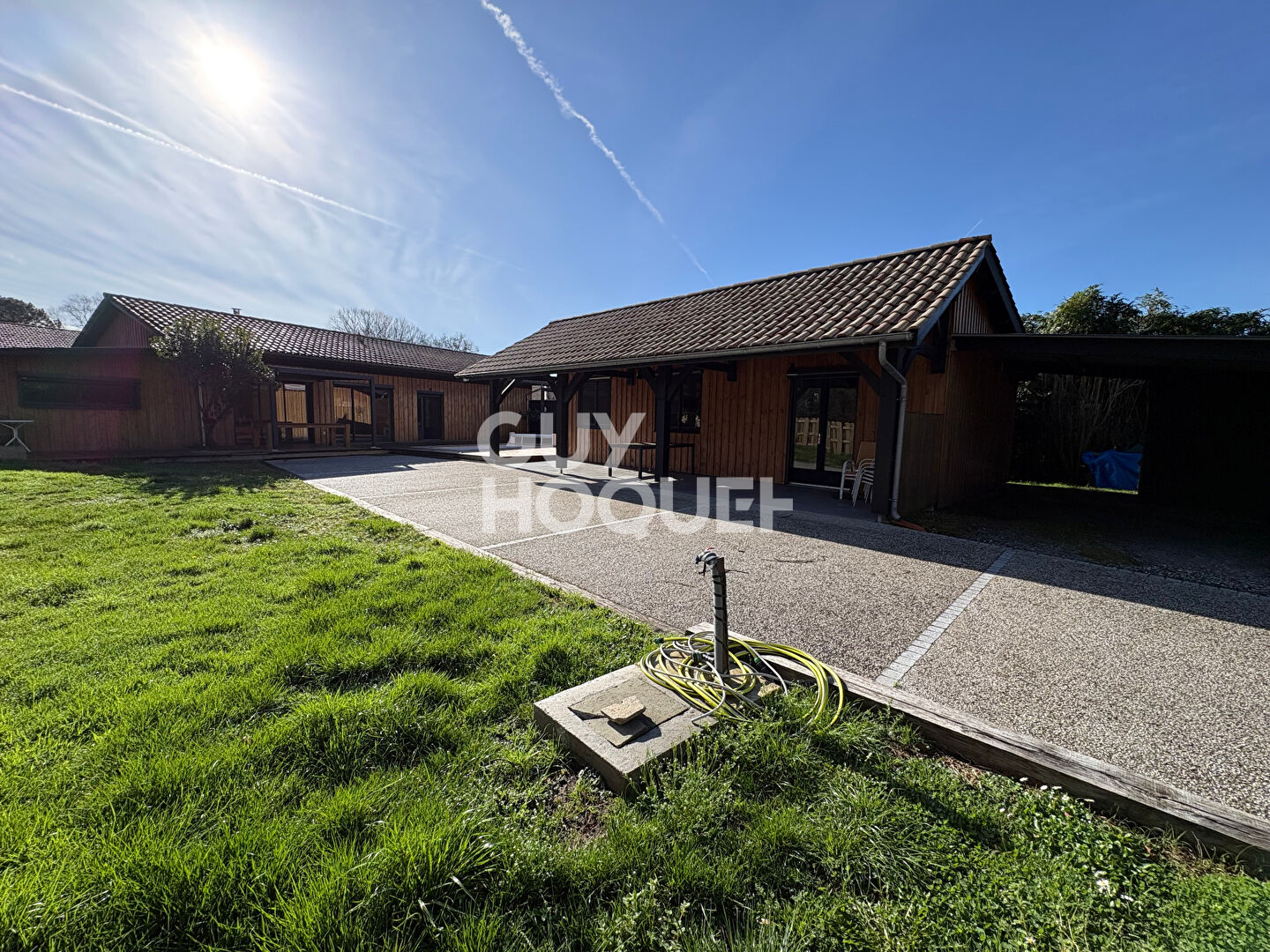 Ensemble de 2 maisons avec piscine en bordure de foret