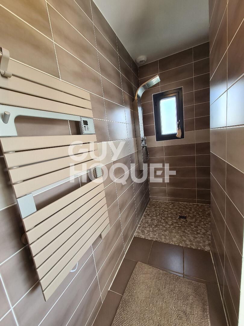 Maison contemporaine de 140 m² avec piscine