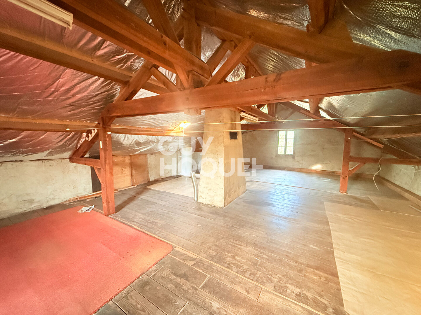 Maison traditionnelle de 88 m² avec grange sur un terrain de 11469 m² à Mezos