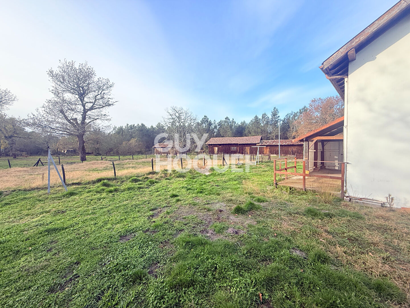 Maison traditionnelle de 88 m² avec grange sur un terrain de 11469 m² à Mezos