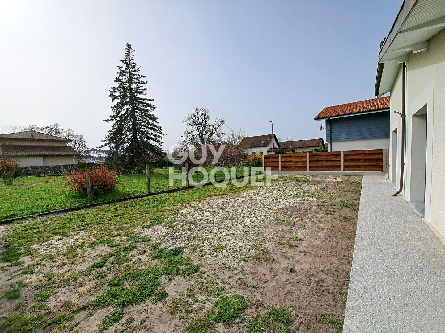 Maison meublée individuelle neuve avec jardin