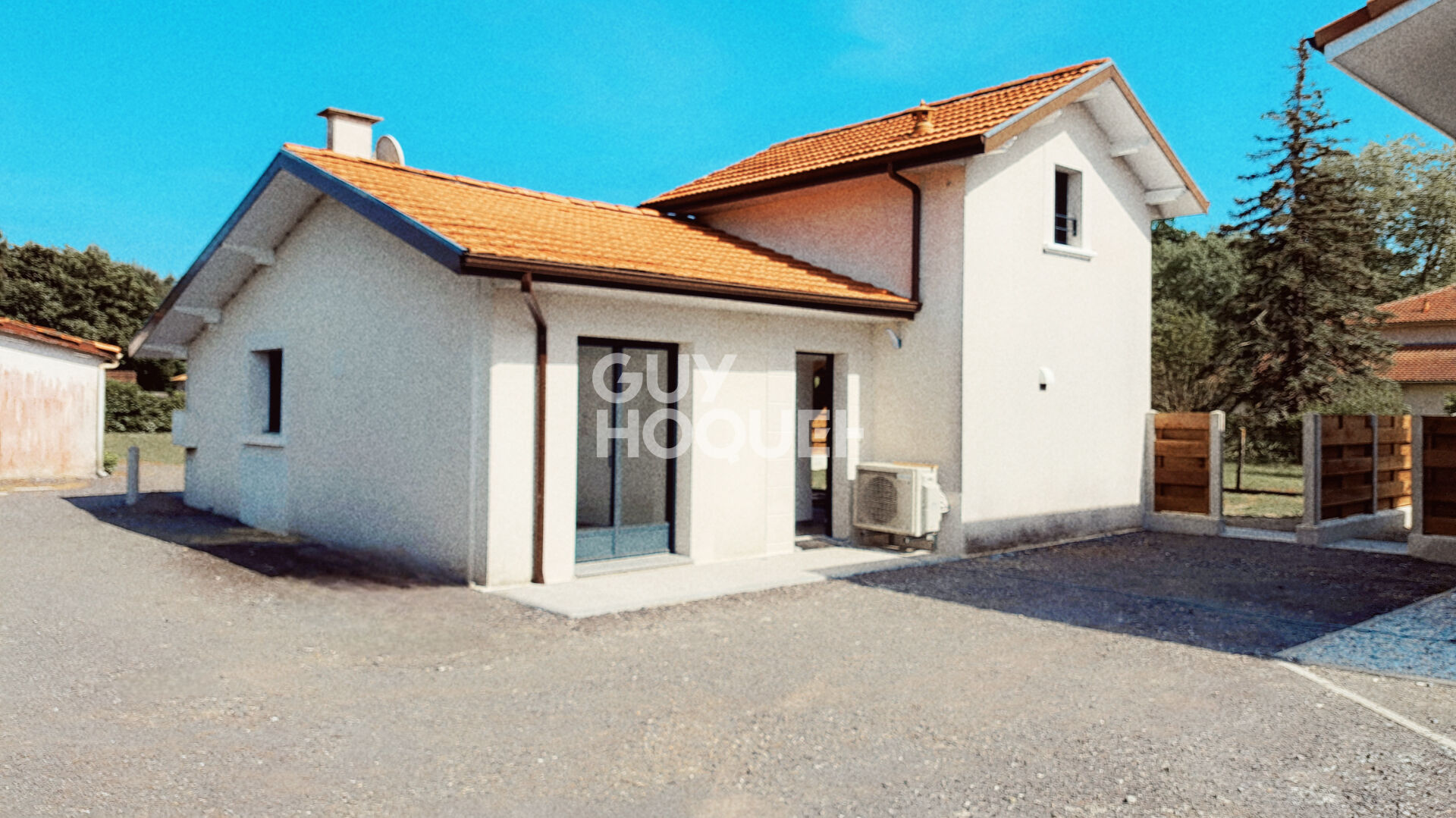 Maison meublée individuelle neuve avec jardin