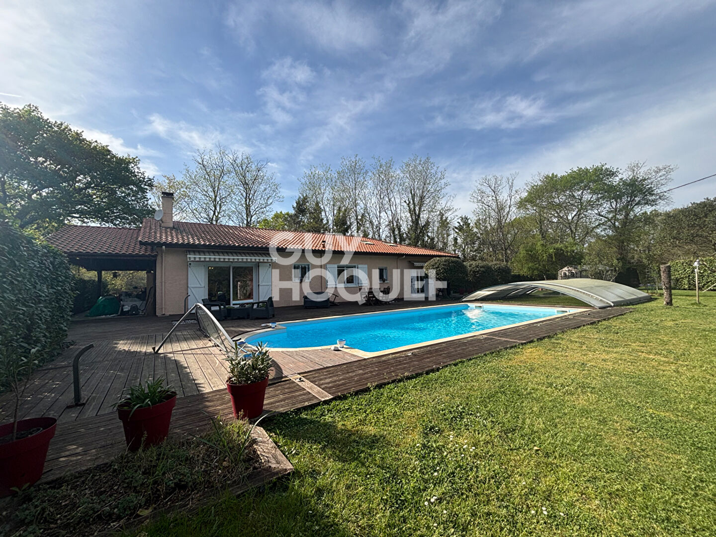 Maison dans un quartier calme à Luë