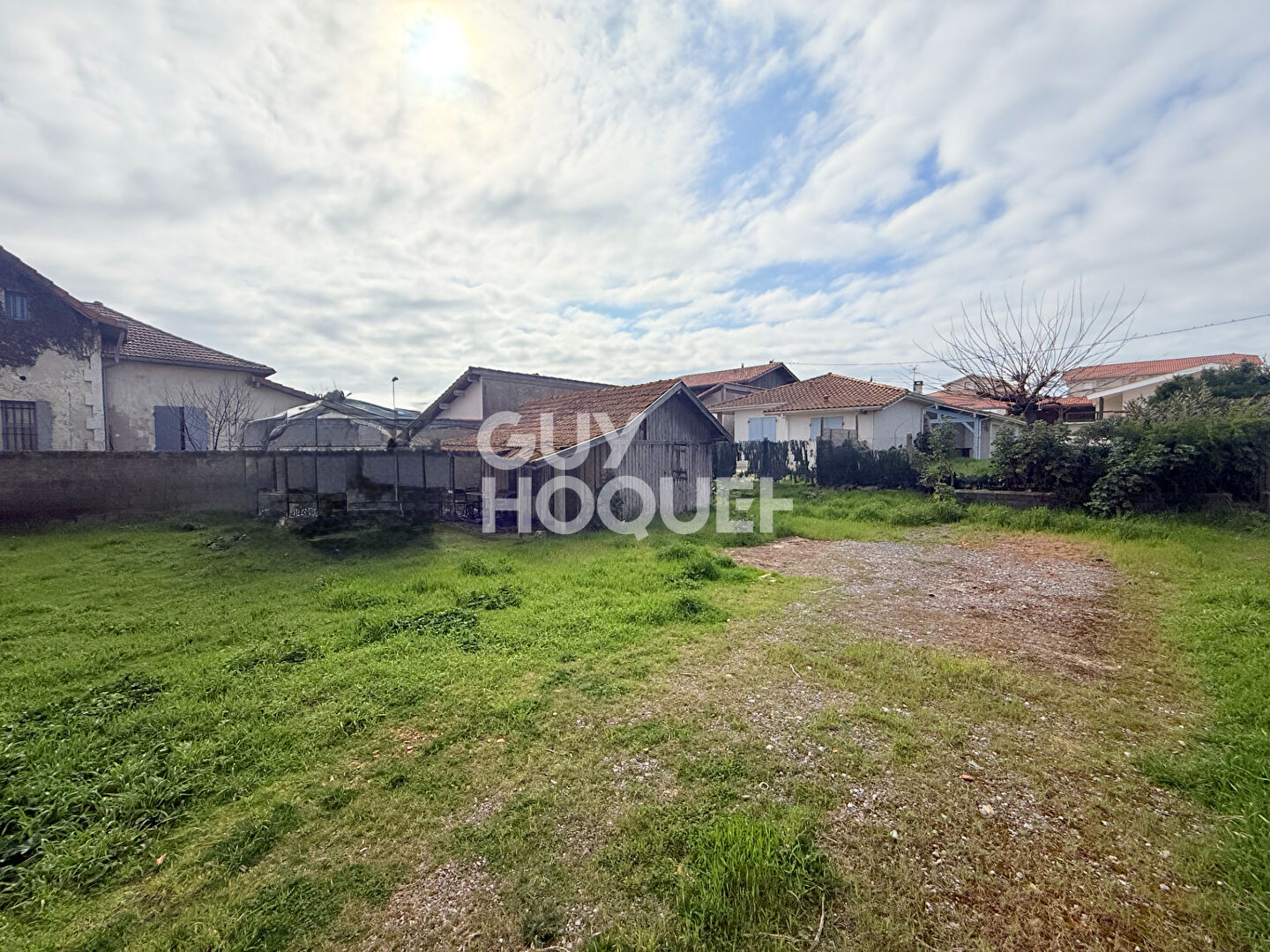 Terrain de 403 m2 constructible + grange à Mimizan plage.