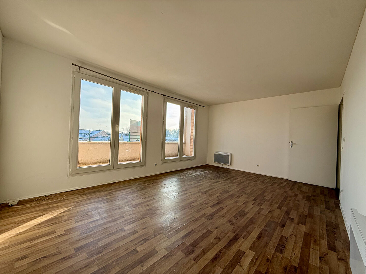 2 PIÈCES  CENTRE LIEUSAINT 48.97 m2 - TERRASSE - 2 PARKINGS