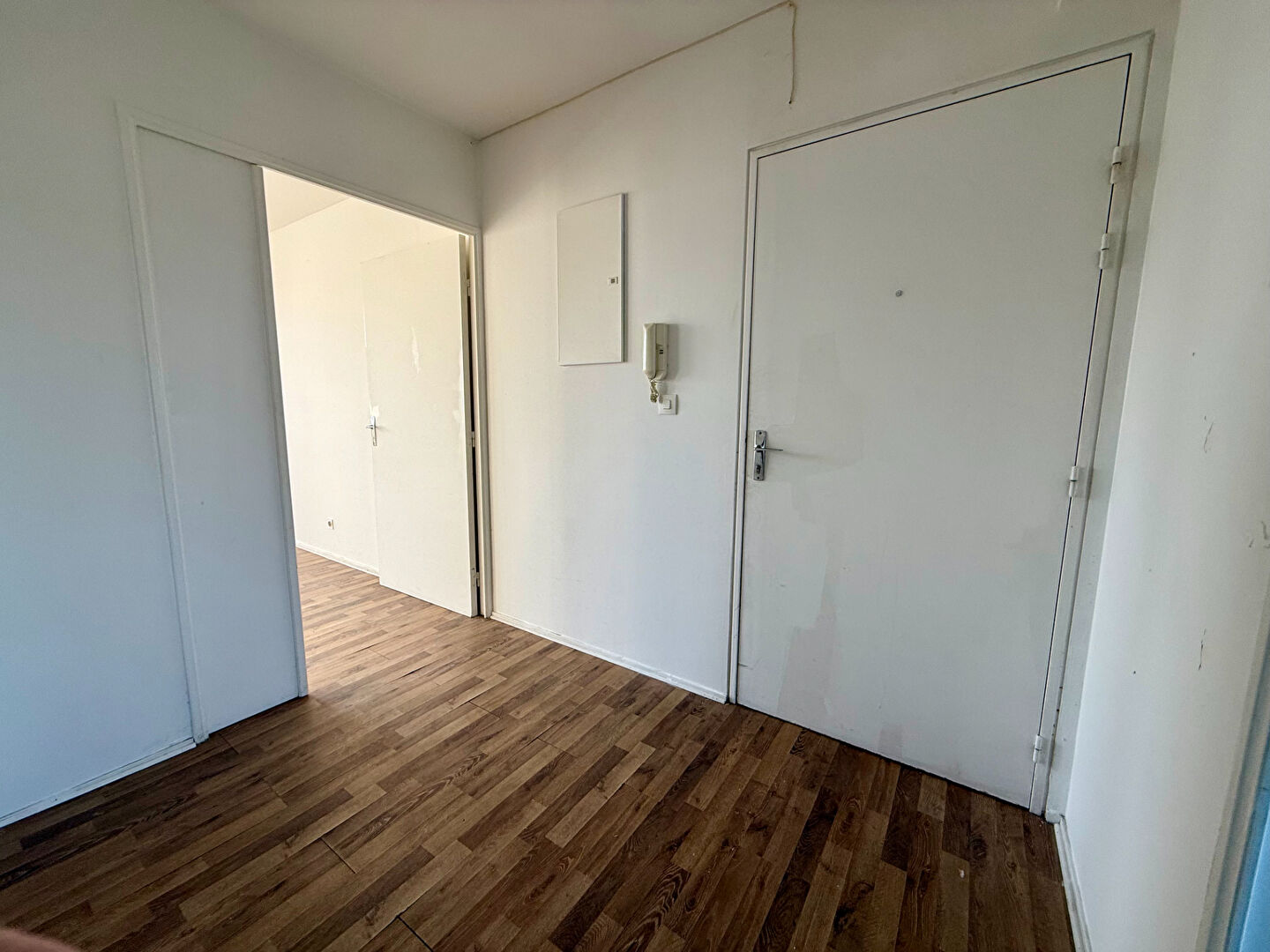 2 PIÈCES  CENTRE LIEUSAINT 48.97 m2 - TERRASSE - 2 PARKINGS