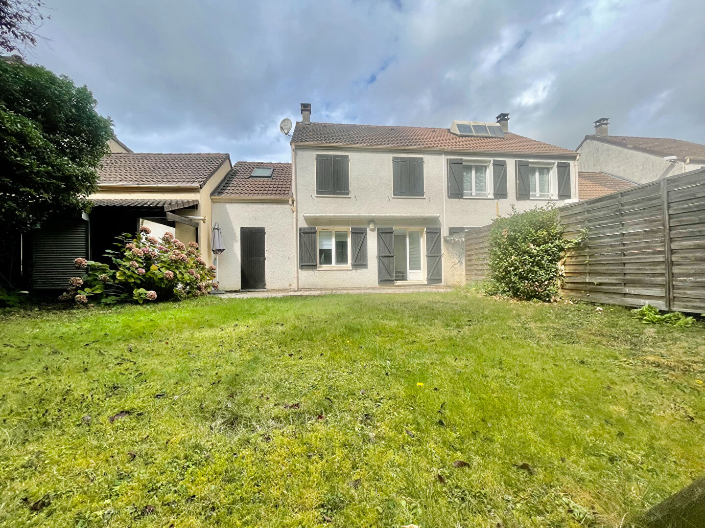 PAVILLON VERT SAINT DENIS 80 M²  3 Chambres