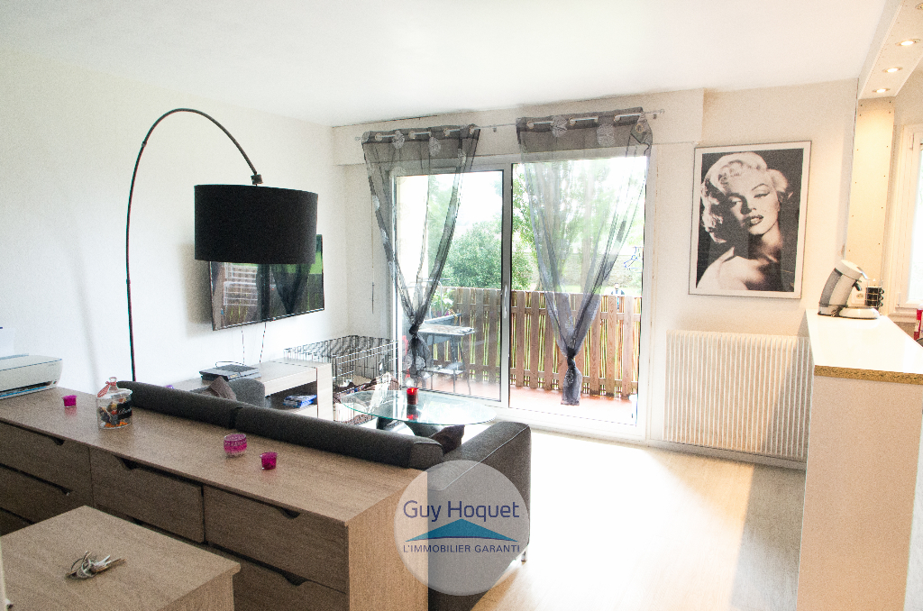 A DEUX PAS DE LA  GARE RER D